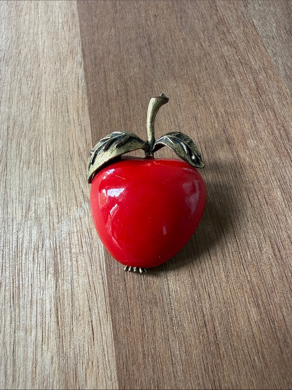 VINTAGE Red Apple Brooch pin antique gold tone enamel metal quality